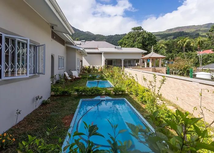Beau Vallon Villa Chalets